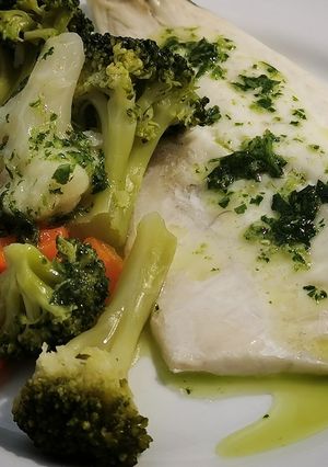 Una foto de Lubina y verduras al vapor (Mambo)