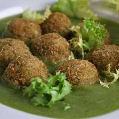 Polpette leggere di scarola e vitello su crema di scarola-レシピのメイン写真