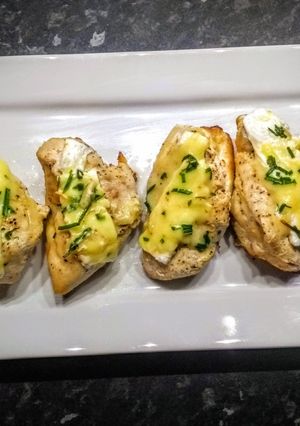 A picture of Goats cheese chicken and garlic butter.