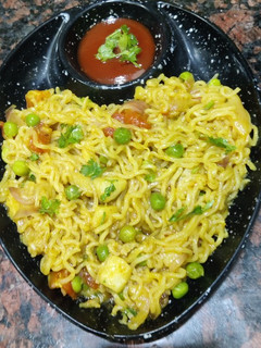 वेजिटेबल मसाला मैगी (Vegetable Masala Maggi recipe in Hindi) रेसिपी मुख्य फोटो
