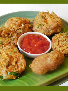 வாழைப்பூ, வாழை இலை, வாழைக்காய் வடை செய்முறை முக்கிய புகைப்படம்