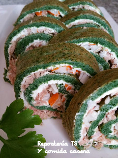 Una foto de Brazo gitano de espinacas relleno de atún y queso