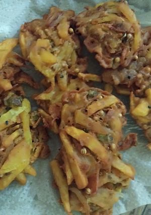 A picture of Pakoray(Aloo aur pyaz ke).