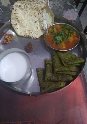 પાલક ના પરાઠા (Palak Paratha Recipe In Guajrati) રેસીપી મુખ્ય ફોટો