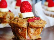 Una foto de muffins de banana en licuadora