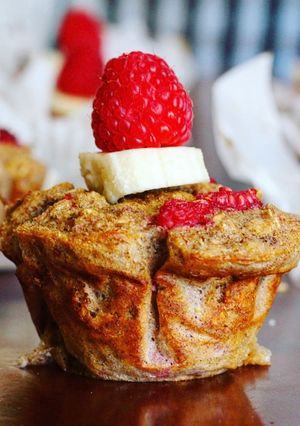 Una foto de Muffins de avena, banana 🍌y frambuesa  sin gluten