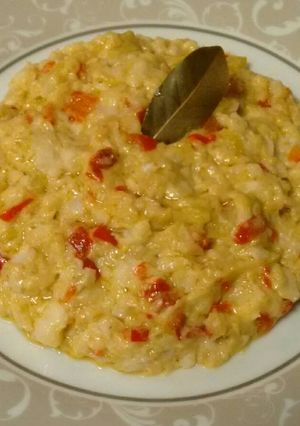 Foto principal de Merluza con calabacín y pimientos rojos a la bechamel