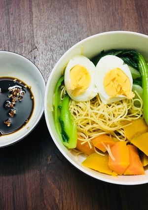 Hình của món Mỳ trứng ấp ủ.
