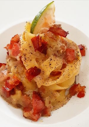 Foto di Tagliatelle pecorino, pepe, fichi e speck