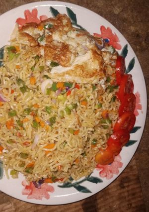 A picture of Garnished Fried Noodles.