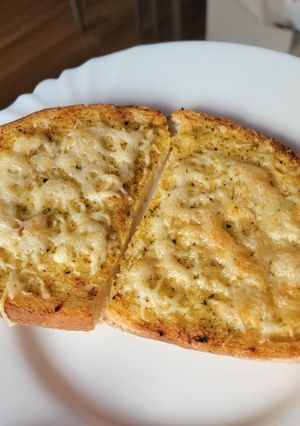 Fokhagymás sajtos bagett/kenyér recept fotója