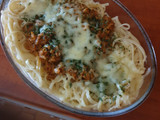 Espaguetis con carne y queso