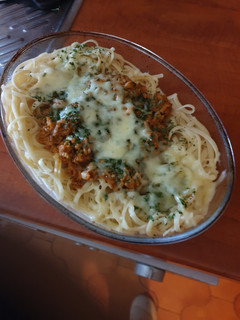 Una foto de Espaguetis con carne y queso