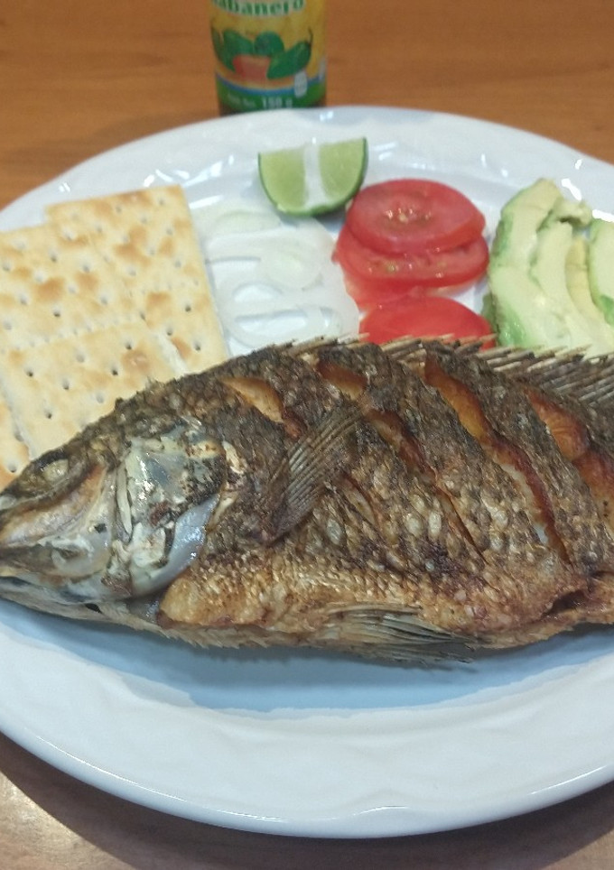 Una foto de Mojarra frita