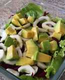Ensalada de Remolacha, Pepino, Aguacate y Lechuga