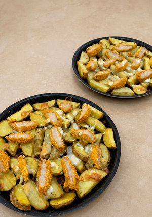 عکسی از دستور سیب زمینی تنوری با ناگت مرغ
