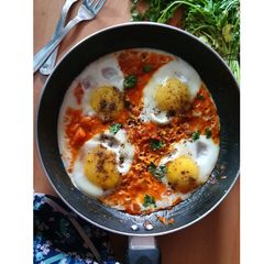 A picture of Poached Egg in tomato and onion gravy.