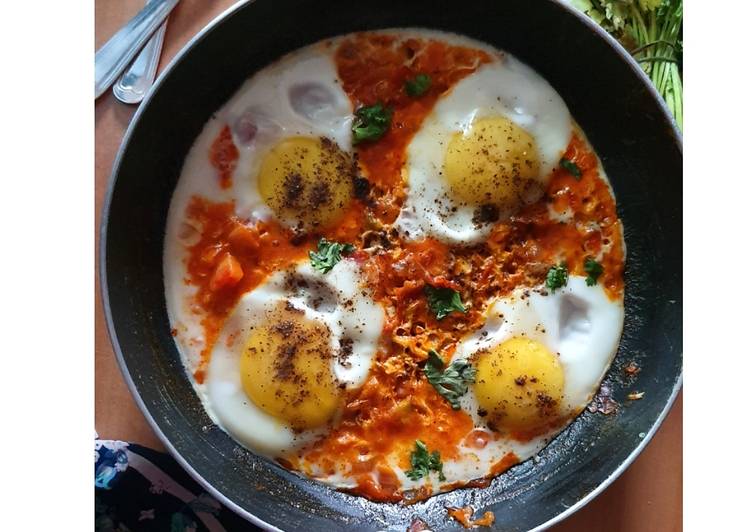 Easiest Way to Make Quick Poached Egg in tomato and onion gravy