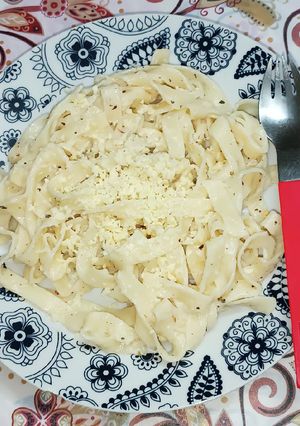 A picture of Fettuccine Pasta in White Sauce.