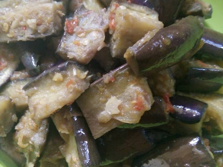 Wajib coba! Bagaimana cara bikin Sambal Terong ungu ala anak kost  gurih