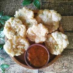 A picture of Cireng Tahu.