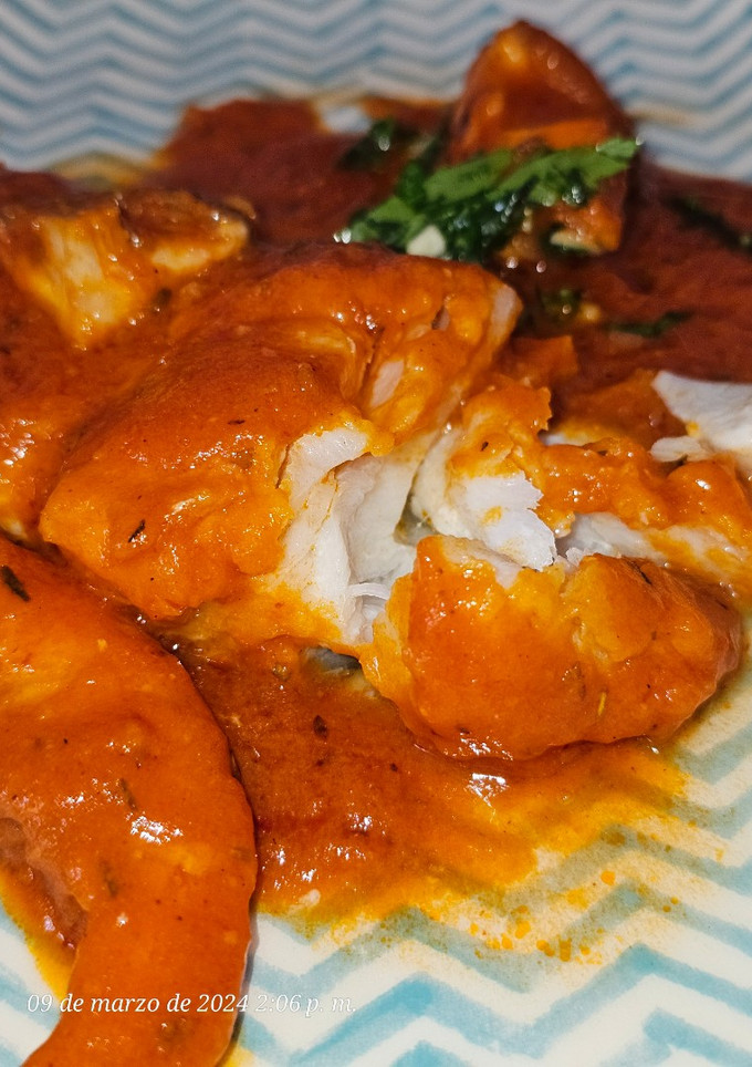 Una foto de Bacalao Skrey en salsa de tomate 🍅 aromatizada de langostinos