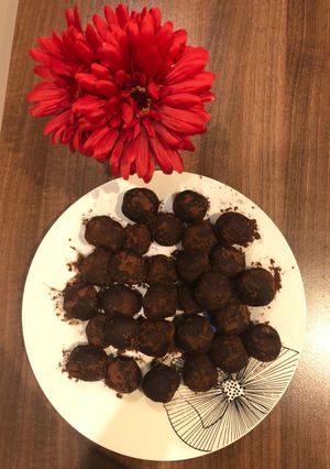 O poză a rețetei Biluțe cu ciocolată albă și cacao.
