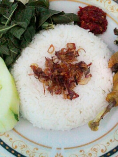 Foto resep Nasi uduk + Lalapan bebek
