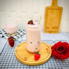 A picture of Strawberry milkshake.