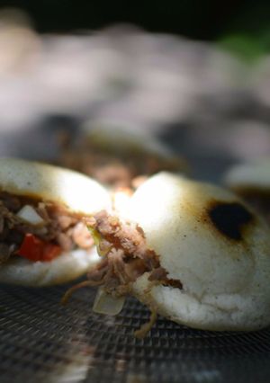 Una foto de Arepitas rellenas de carne mechada