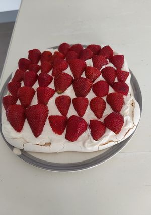 Une photo de Pavlova à la fraise