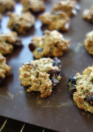A picture of Easy Oatmeal biscuits.