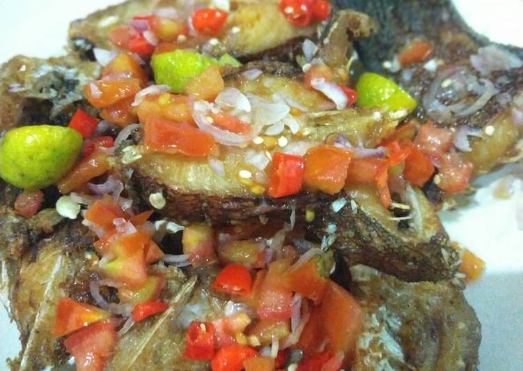 Resep Mudah Ikan Goreng Kerapu Sambal Dabu Dabu ala Bugis Ala Warung