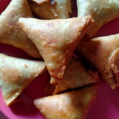 A picture of Onion Samosa.