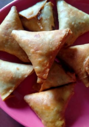 A picture of Onion Samosa.