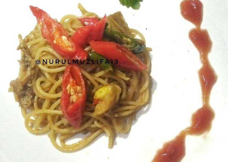 Bagaimana memasak Spaghetti Oriental Curry, Menggugah Selera