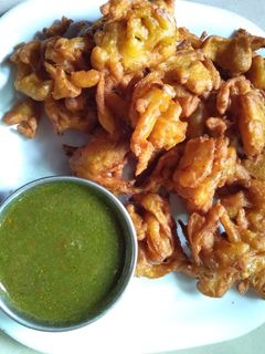 प्याज के पकोडे (Pyaz ke pakode recipe in hindi) रेसिपी मुख्य फोटो
