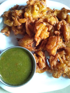 प्याज के पकोडे (Pyaz ke pakode recipe in hindi) रेसिपी मुख्य फोटो