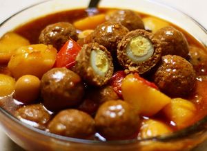 Foto resep Semur Bola Bola Daging isi Telur Puyuh lezatttt
