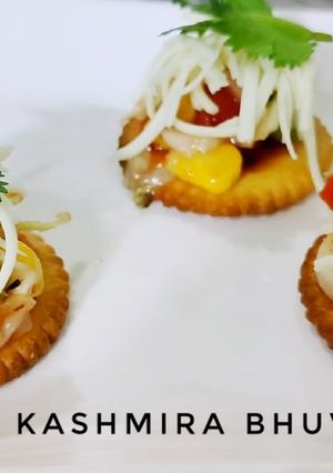 બિસ્કિટ પિઝા (Biscuit pizza recipe in Gujarati રેસીપી મુખ્ય ફોટો