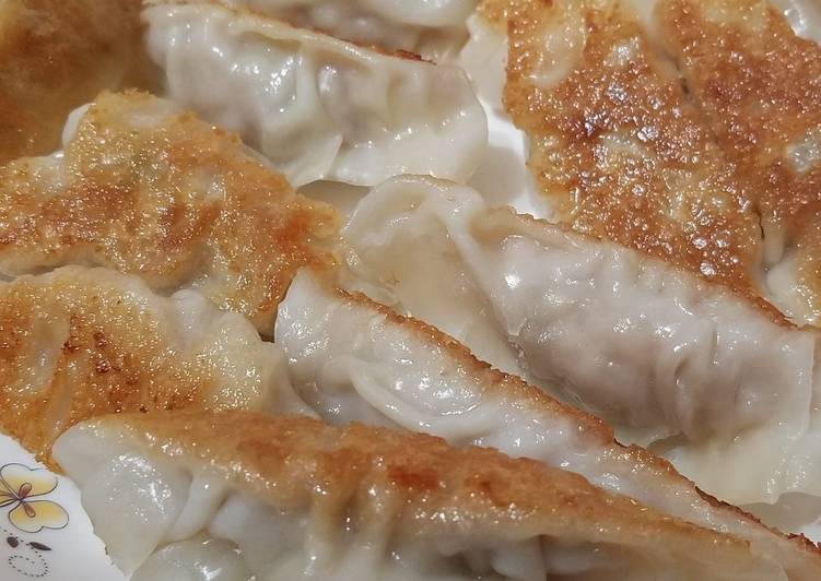 Pan Seared Chinese Dumplings �?�貼