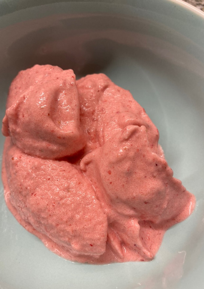 Una foto de Helado de Frutillas SIN AZÚCAR en 5 min