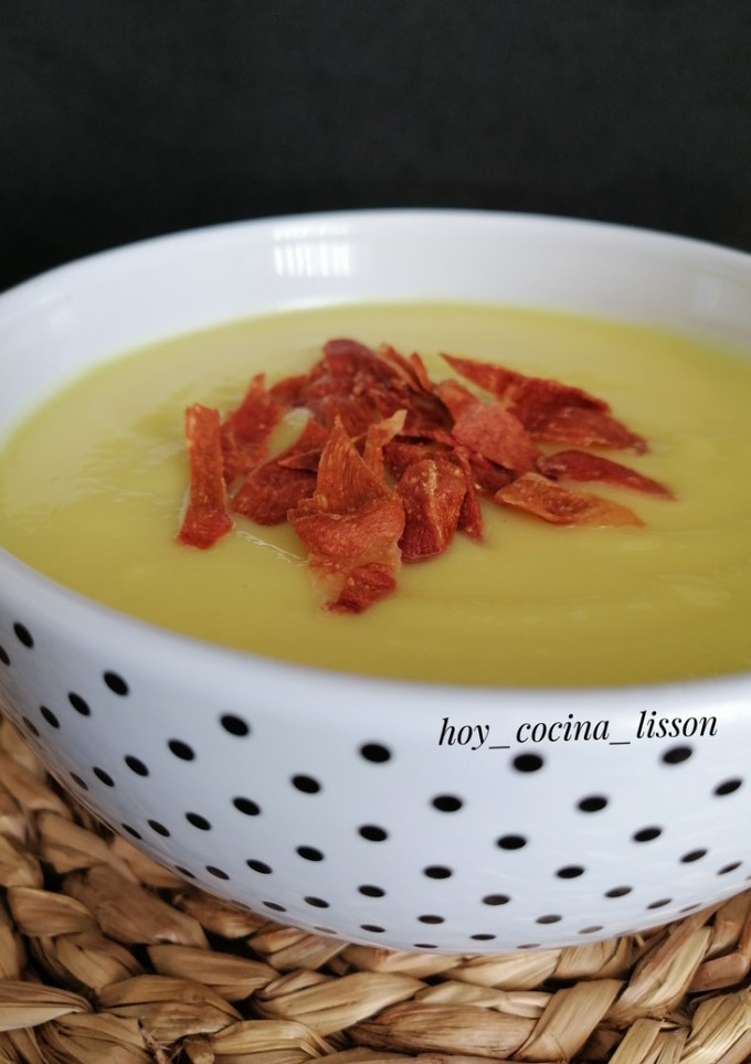 Una foto de Crema de coliflor y puerro