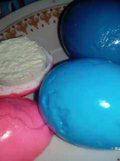 A picture of Colored egg.
