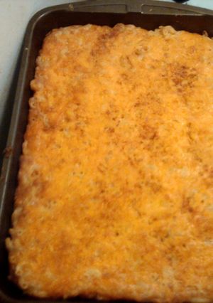 A picture of baked mac n cheese.