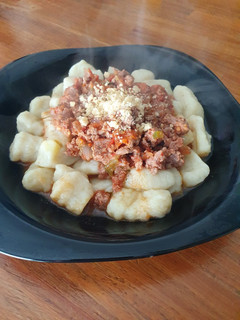 Una foto de Ñoquis con salsa bolognesa