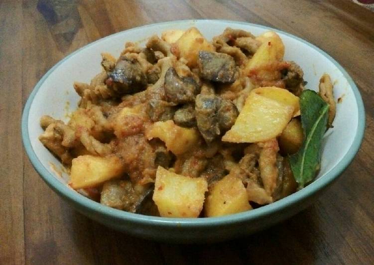 Bagaimana Membuat Ati Ampela Kentang Masak Santan yang Lezat Sekali