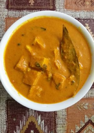 A picture of Paneer butter masala.