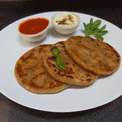 A picture of Methi paneer mini parata.