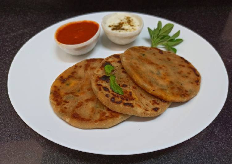 Methi paneer mini parata